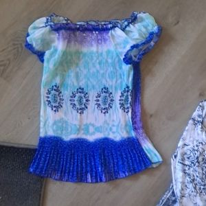 Women's blouse never worn size medium in jr